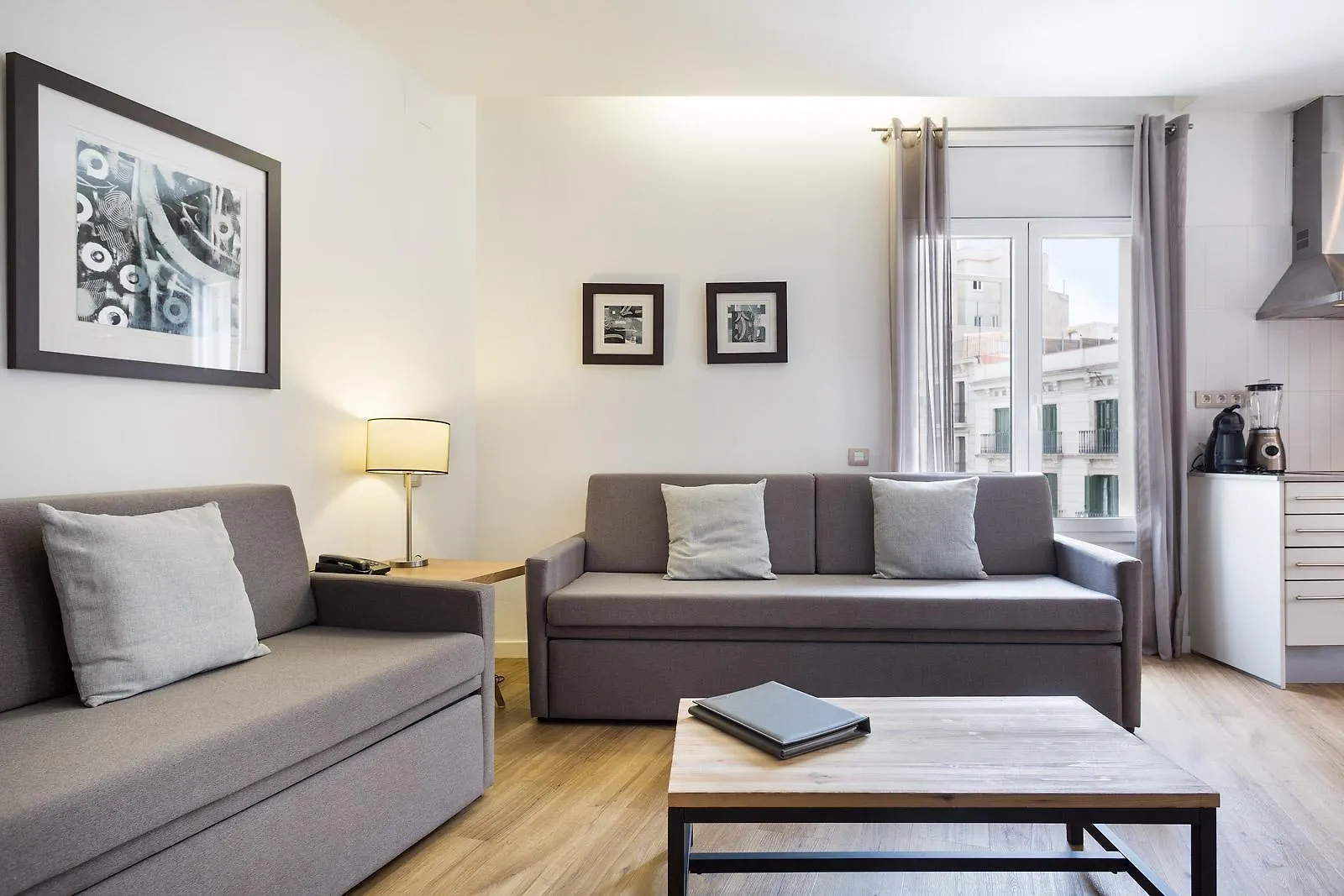Amister Apartments Barcelona Spain