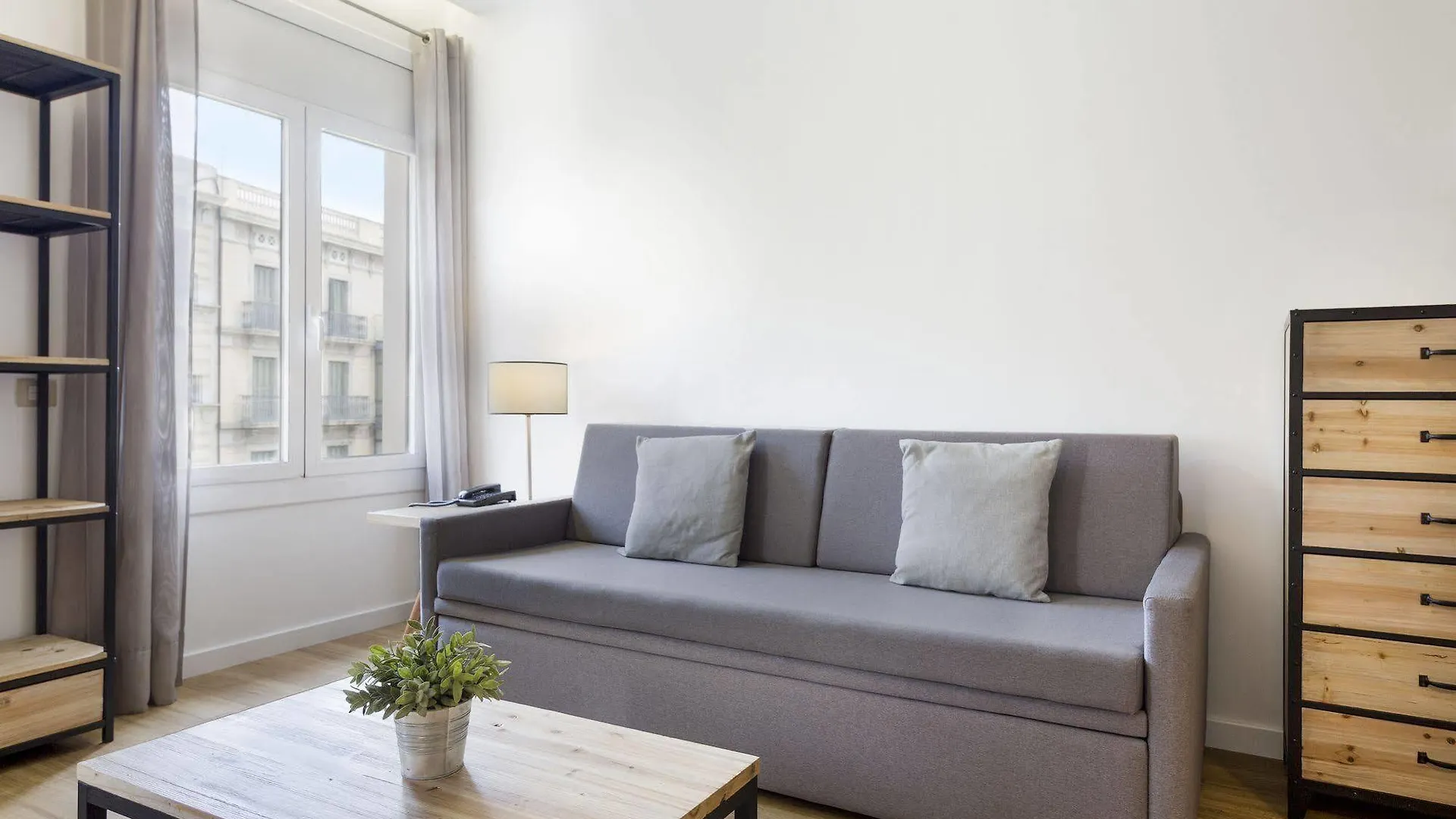 Amister Apartments Barcelona Spain