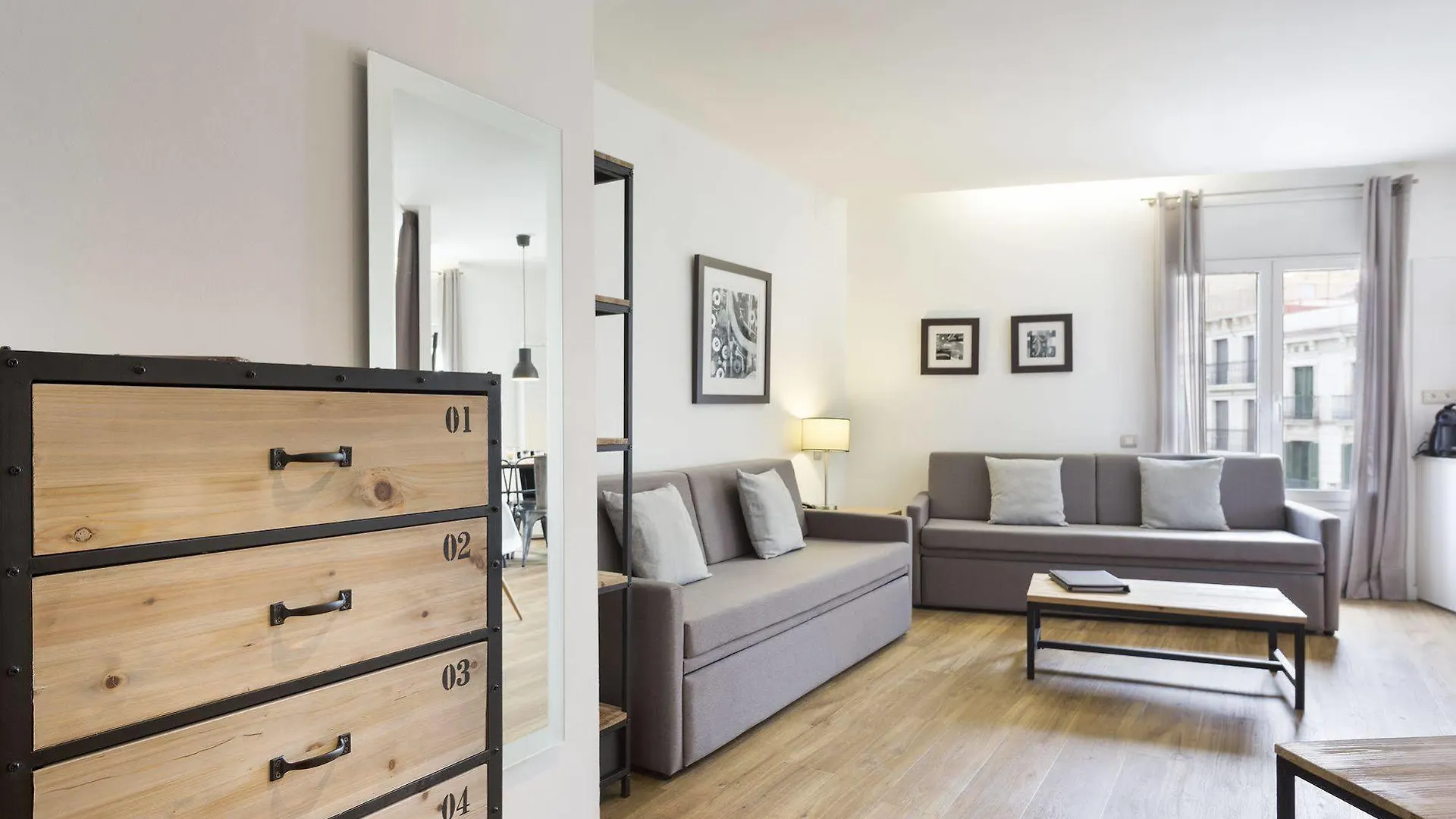 Amister Apartments Barcelona