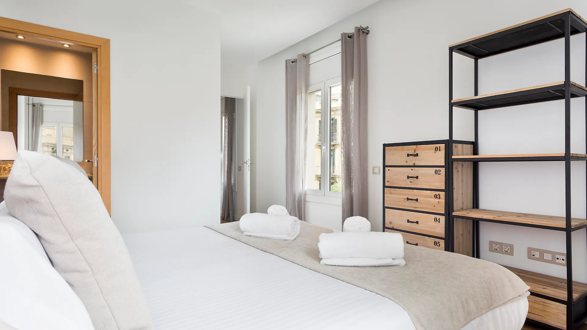 Amister Apartments Barcelona